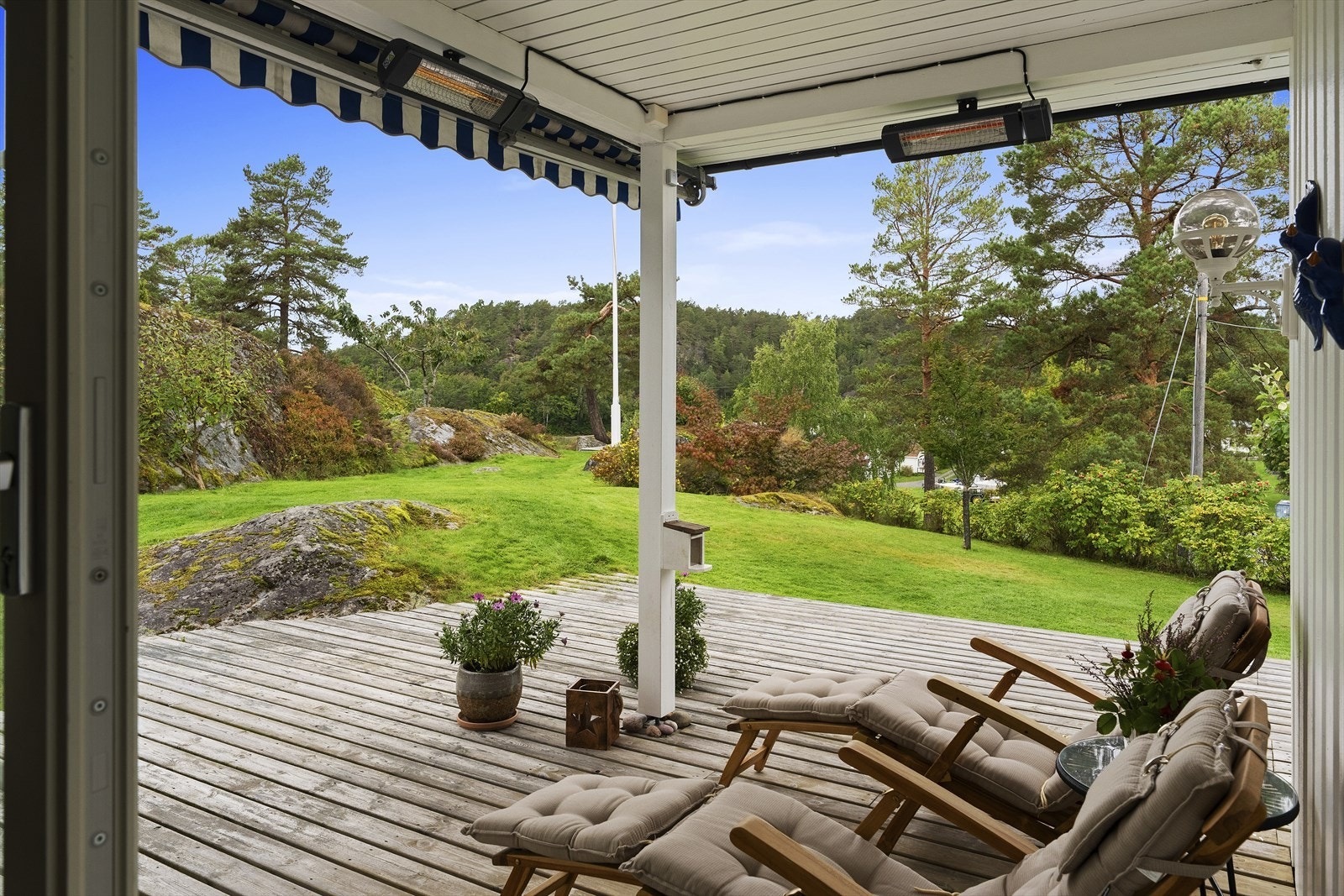 Delvis overbygd terrasse Galleribilde