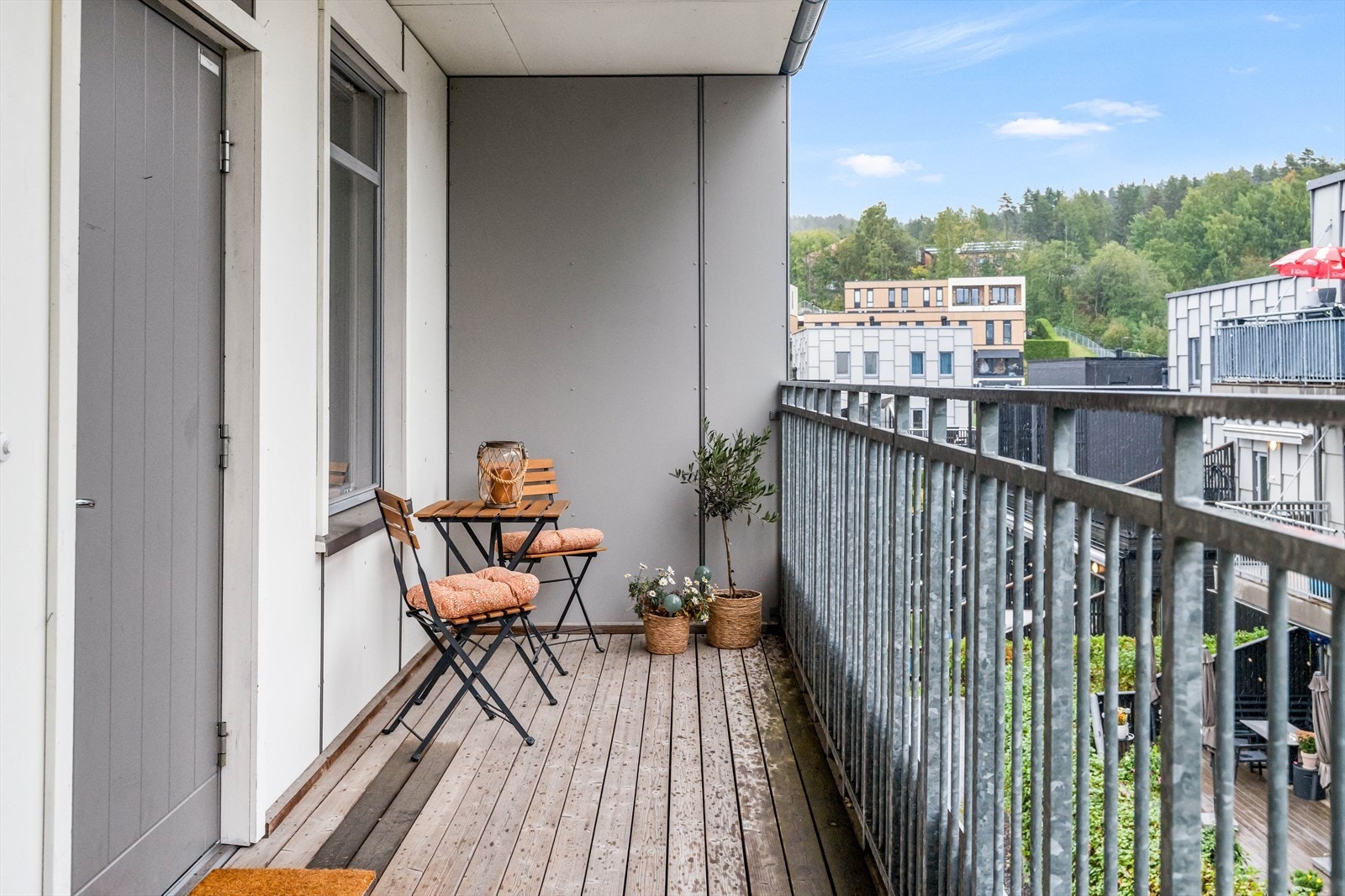 Hyggelig inngangsparti, med egen sittegruppe. Galleribilde