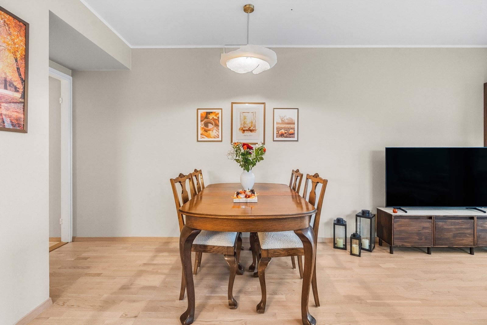 Her kan man nyte måltider med hele familien, eller be inn til sosiale sammenkomster! Galleribilde