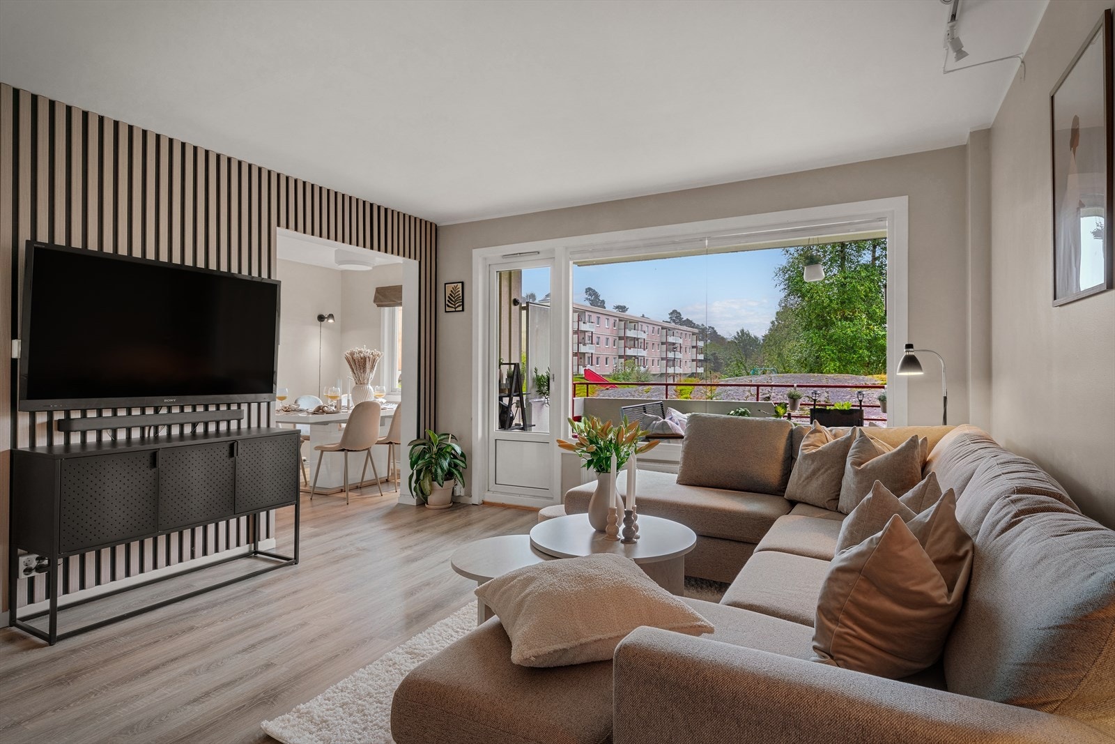 - Nordvik Bolig v/Remie Henriksen har gleden av å presentere Ture Nermans vei 37! Foto: Inge Jørpeland- Galleribilde