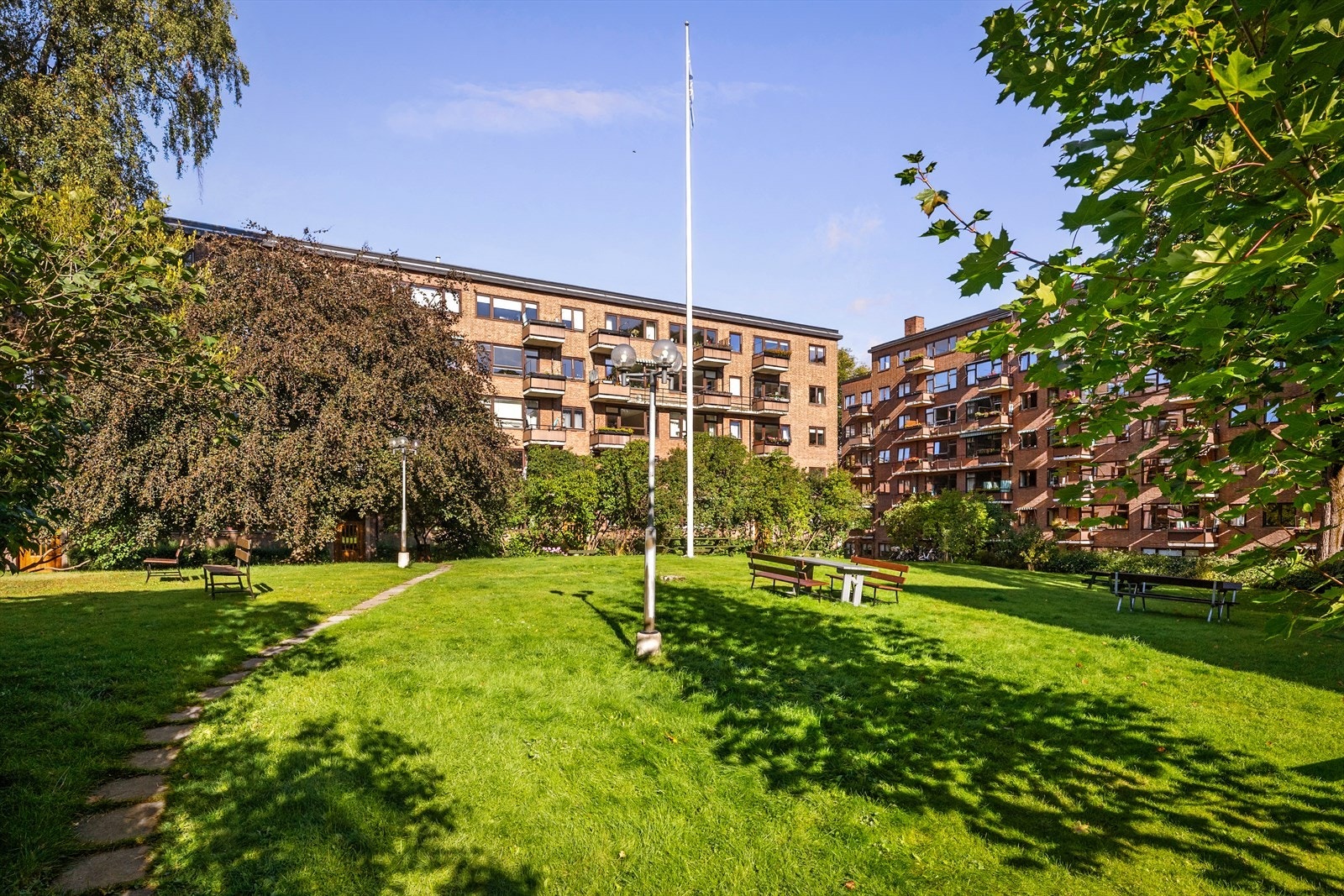 Aksjelaget har store og hyggelige fellesarealer med grøntområder til glede for beboerne. Galleribilde