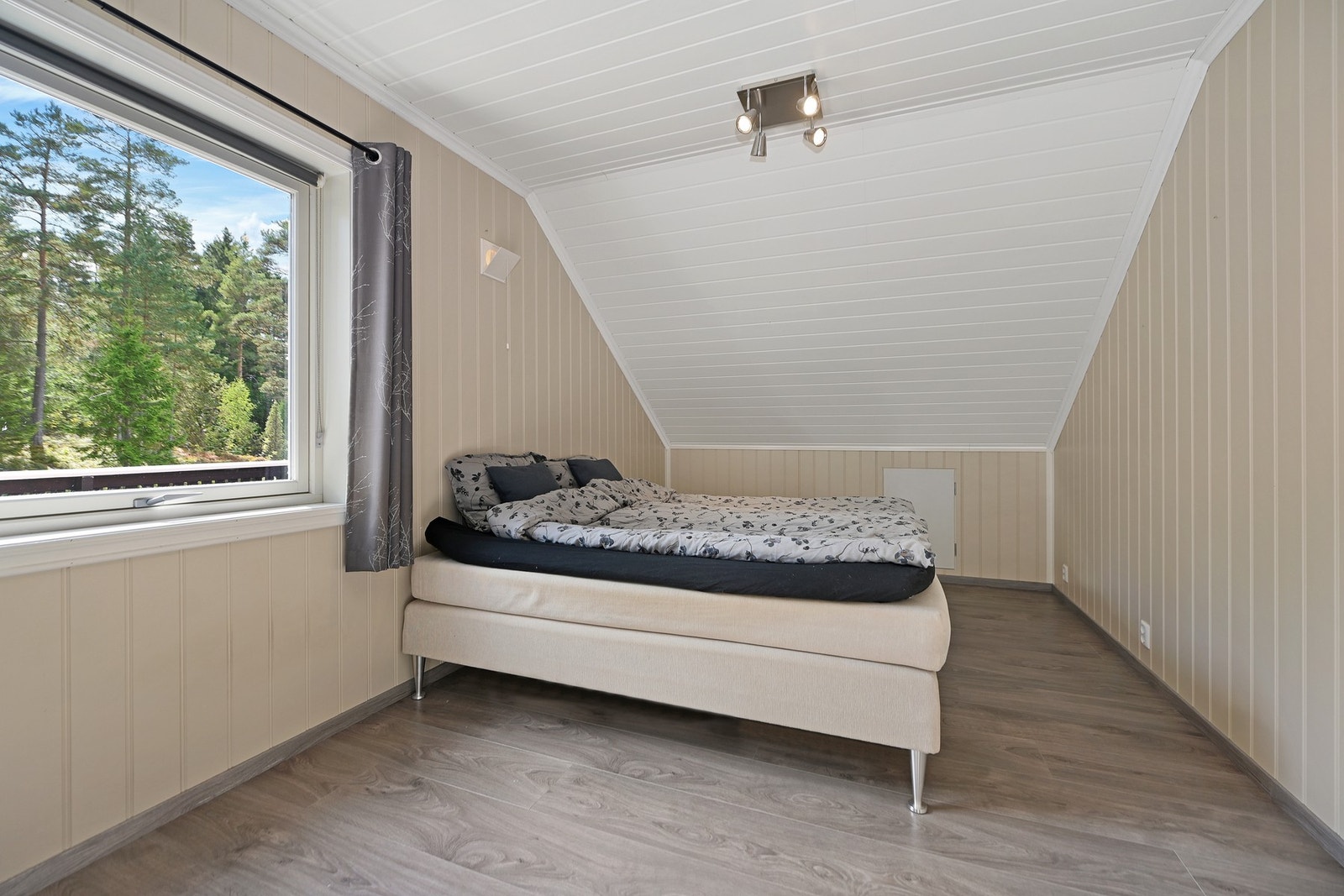 Disponibelt rom på loftet i uthuset. Galleribilde