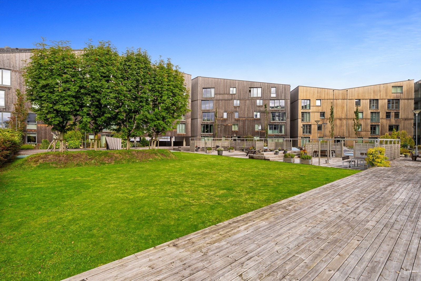 - Pent opparbeidet fellesområde med store grøntarealer, beplantning og flere hyggelige oppholdssoner - Galleribilde