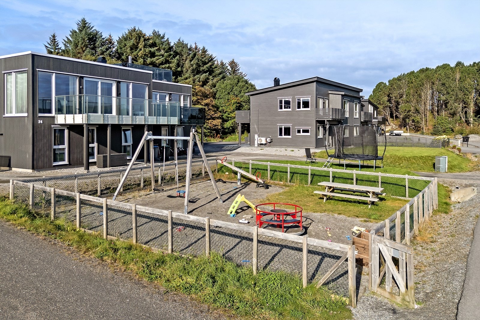 Denne felles lekeplassen ligger i samme gate som boligen. Galleribilde
