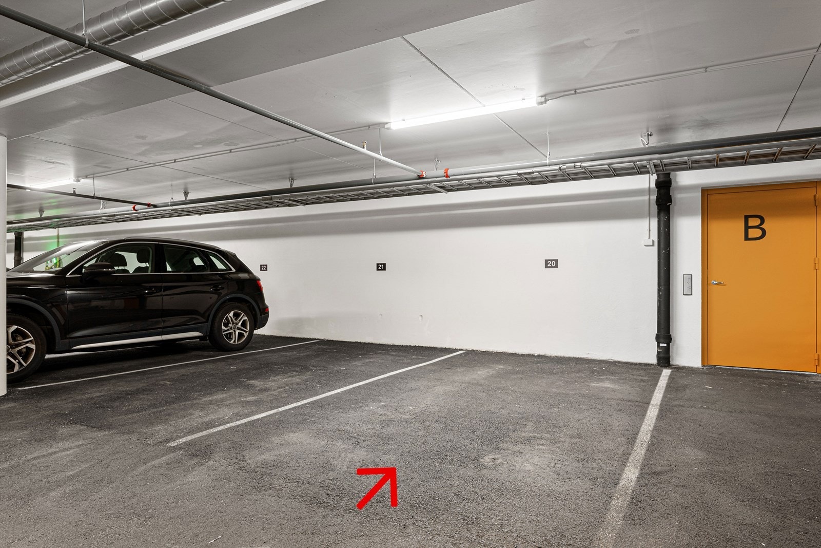 Bred og fin p-plass i garasjekjeller Galleribilde