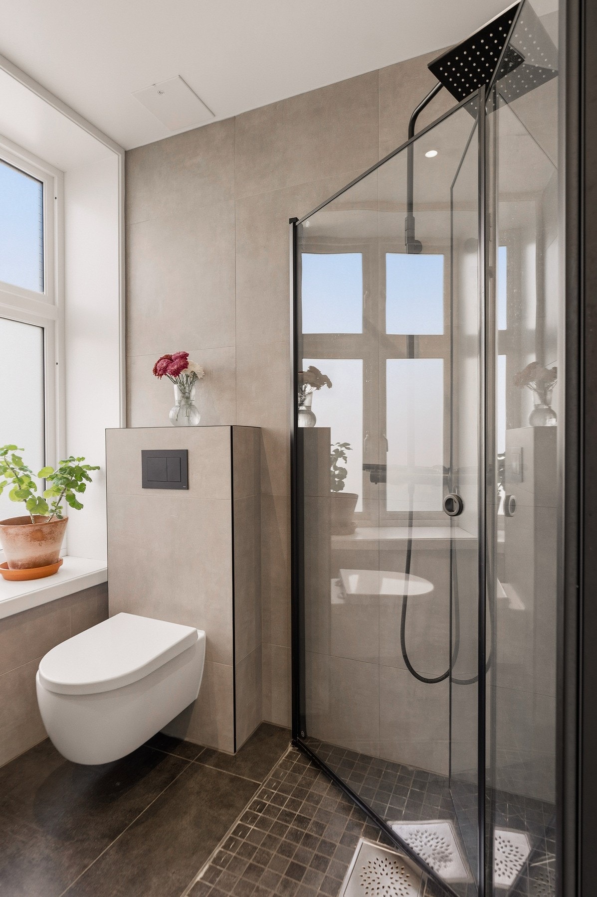 Badet ble totalrenovert av forrige eier i 2023 og holder en svært god standard! Galleribilde