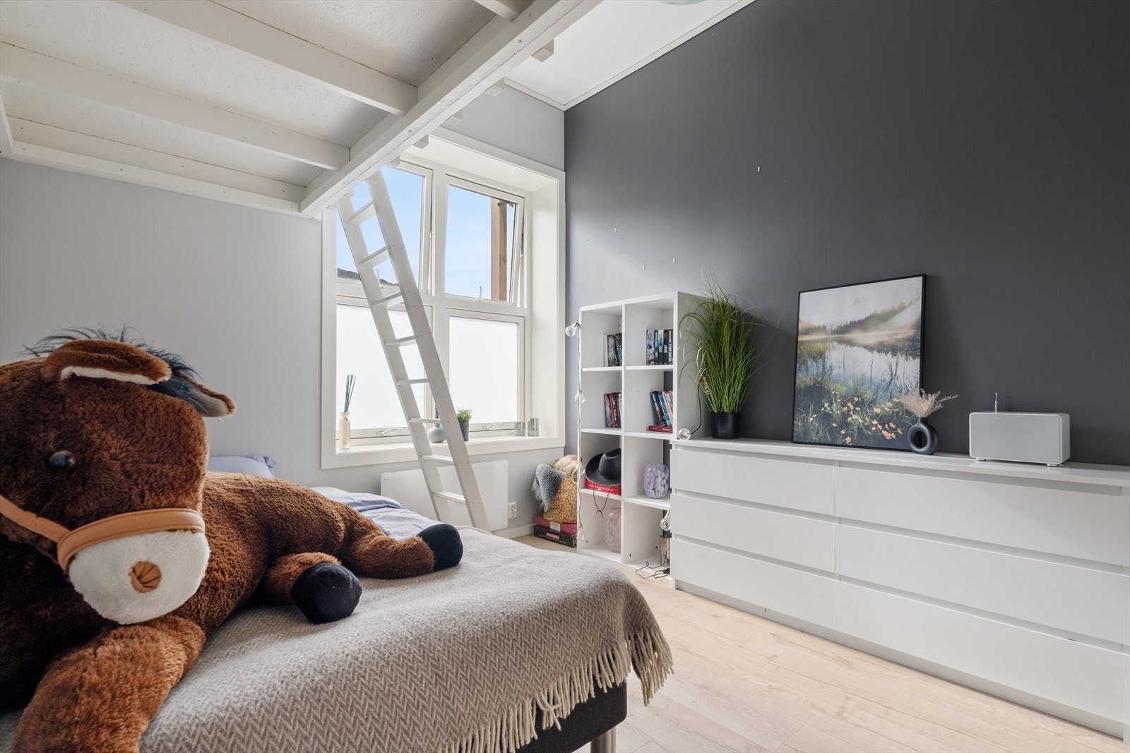 Soverom 2 er også romslig. Galleribilde