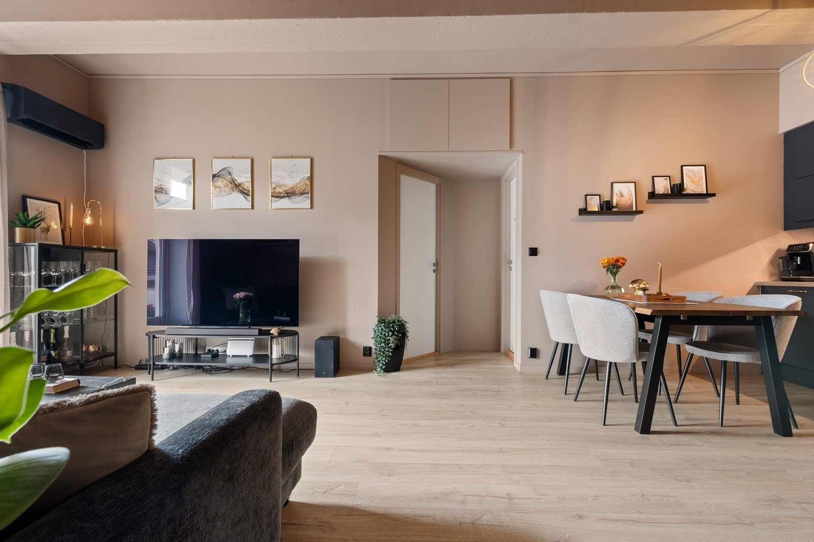Stua har varmepumpe montert i 2023. Galleribilde