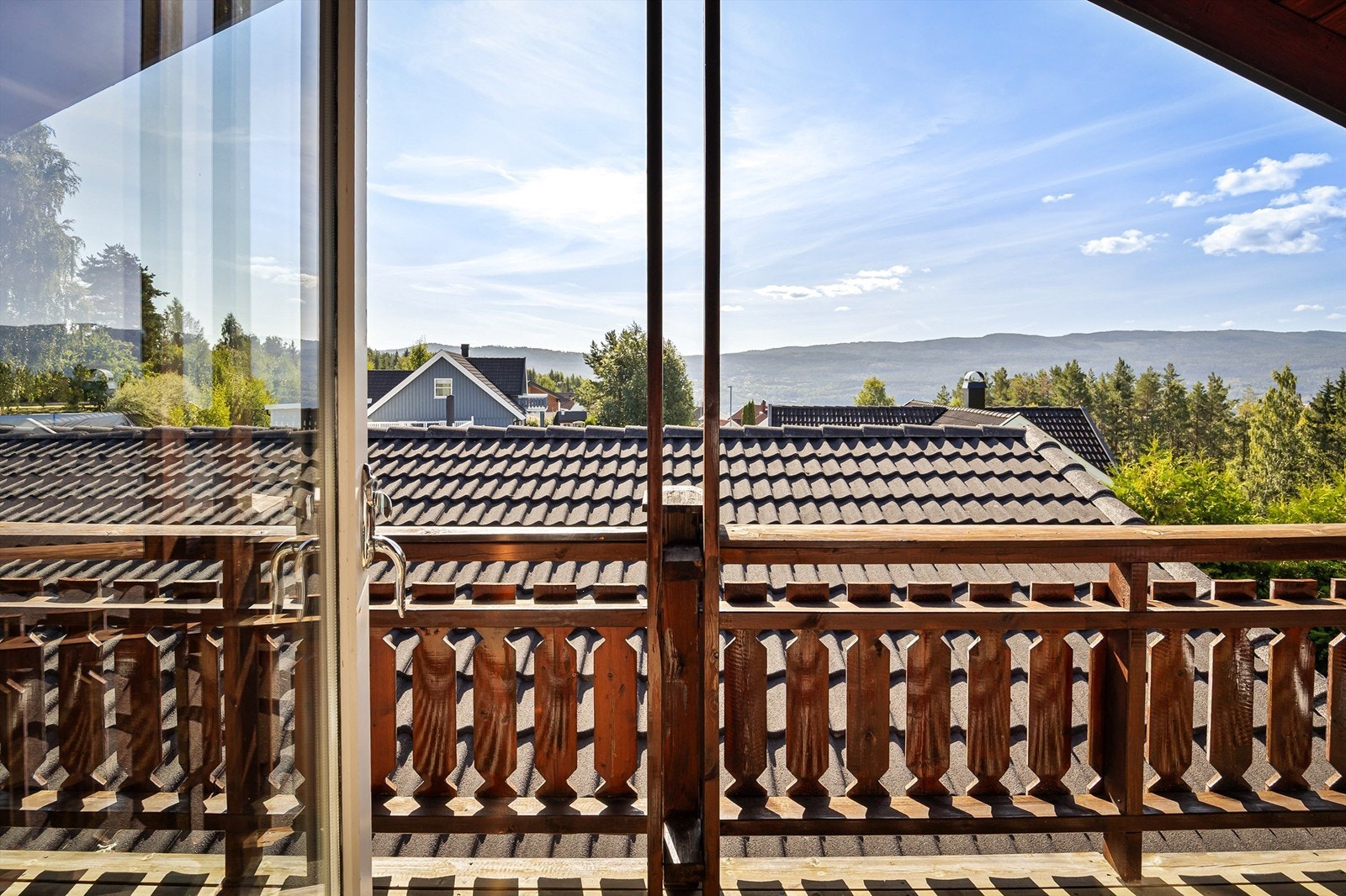 Utgang til balkong i loftetasjen Galleribilde