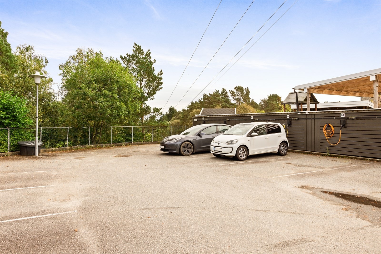 - Her får man med fast parkeringsplass med el-billading - Galleribilde
