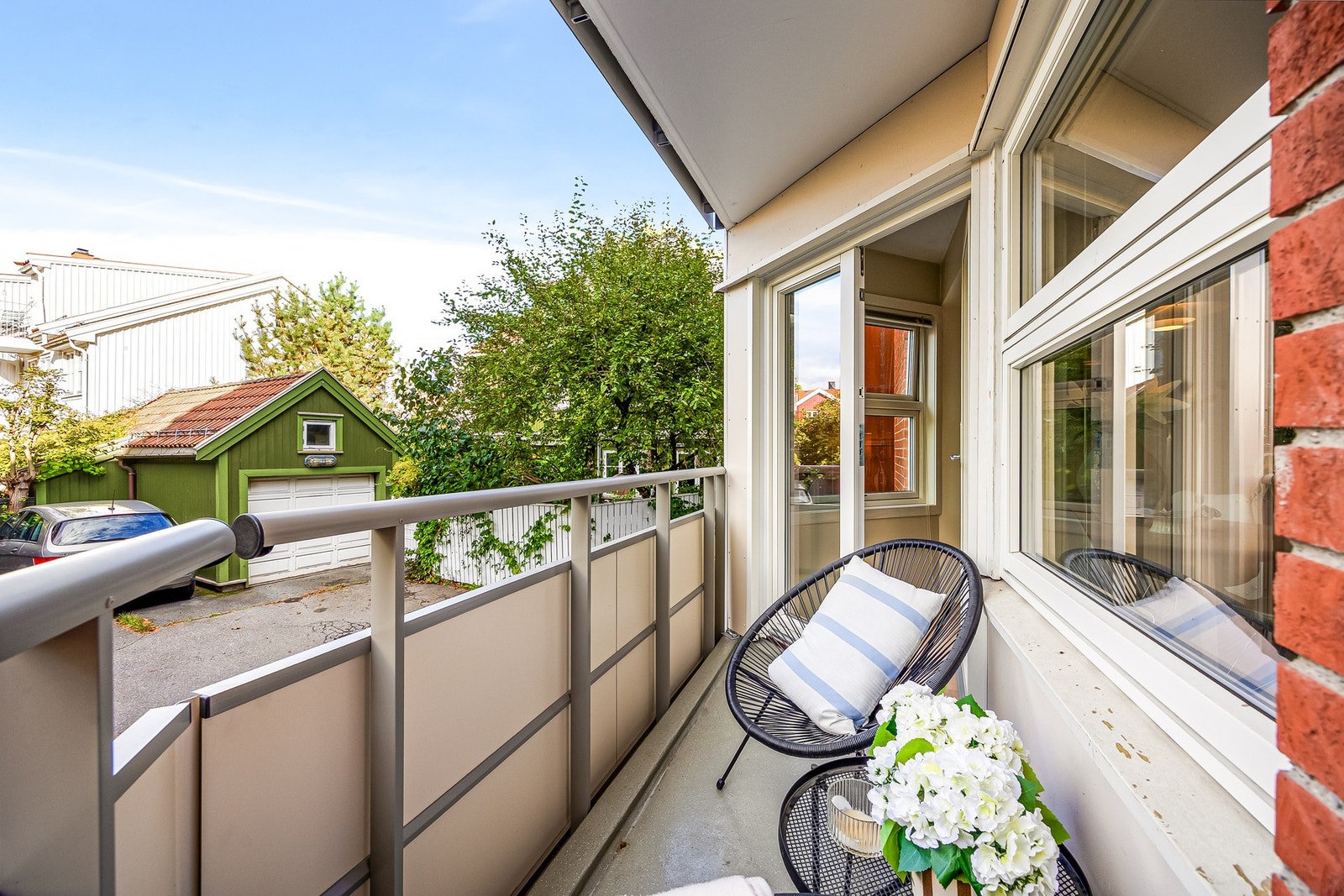 Fra stuen er det utgang til en nordvendt balkong på ca. 2,7 m², som fungerer som en fin forlengelse av oppholdsrommet. Galleribilde