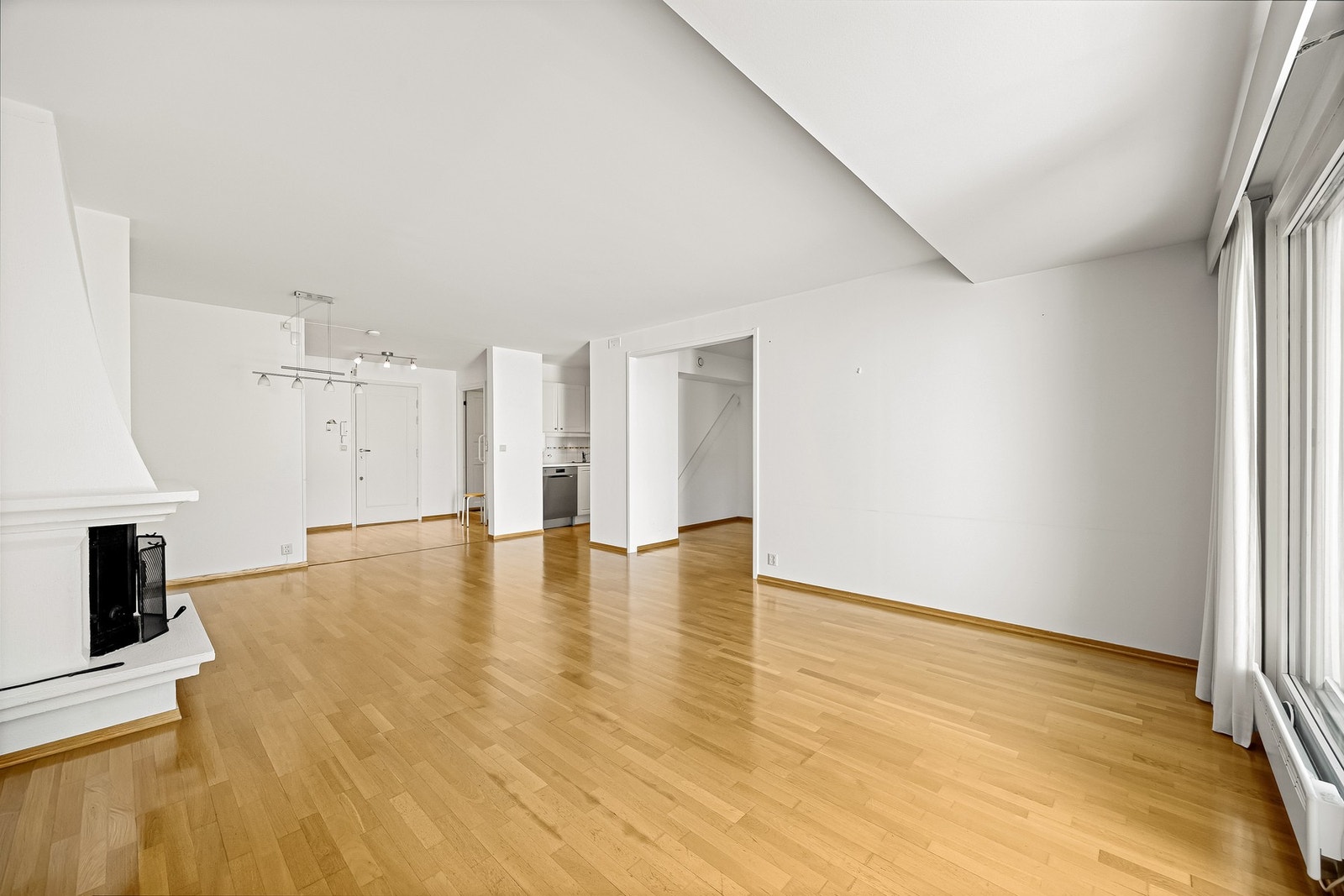 Fra stuen kan du ta deg til boligen soverom. Galleribilde