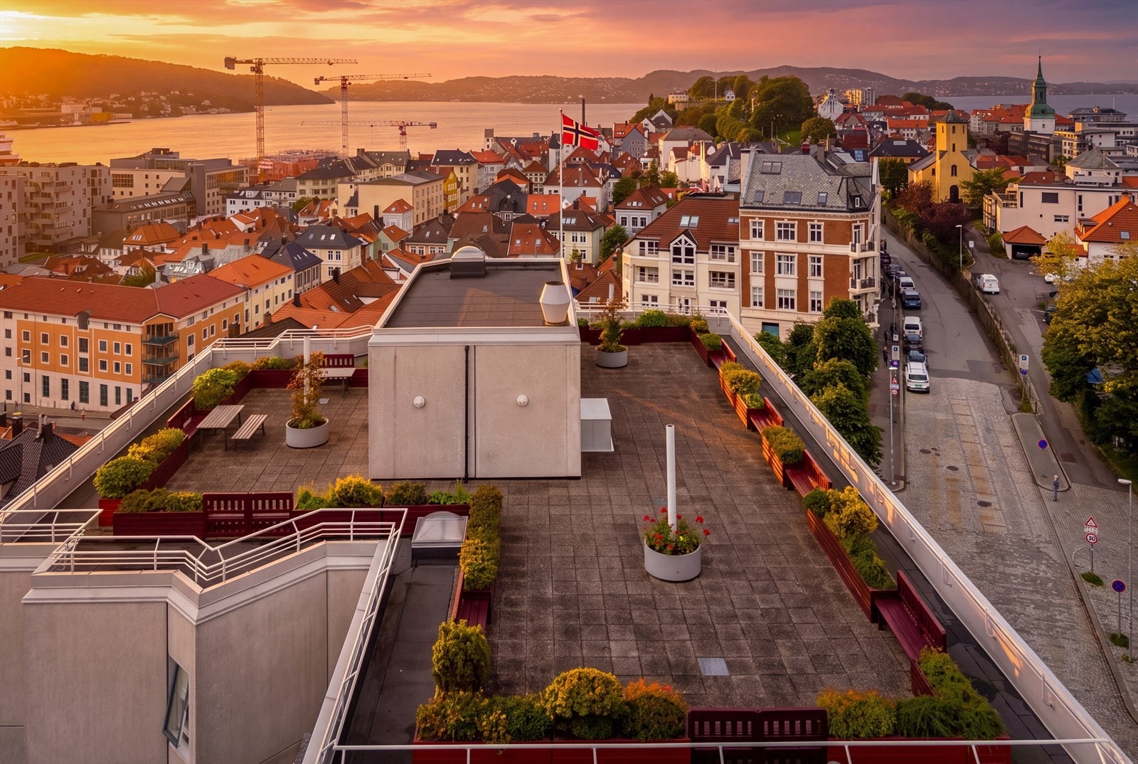 Her ligger forholdene til rette for å nyte de stemningsfulle kveldene og de vakre solnedgangene. Galleribilde