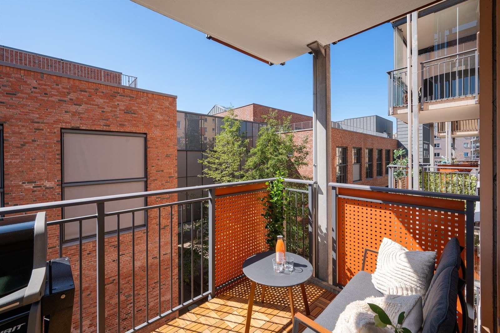 Flott sørvestvendt balkong på ca. 6 m², hvor man kan nyte solen og ha god fleksibilitet mellom ute- og innerom. Galleribilde