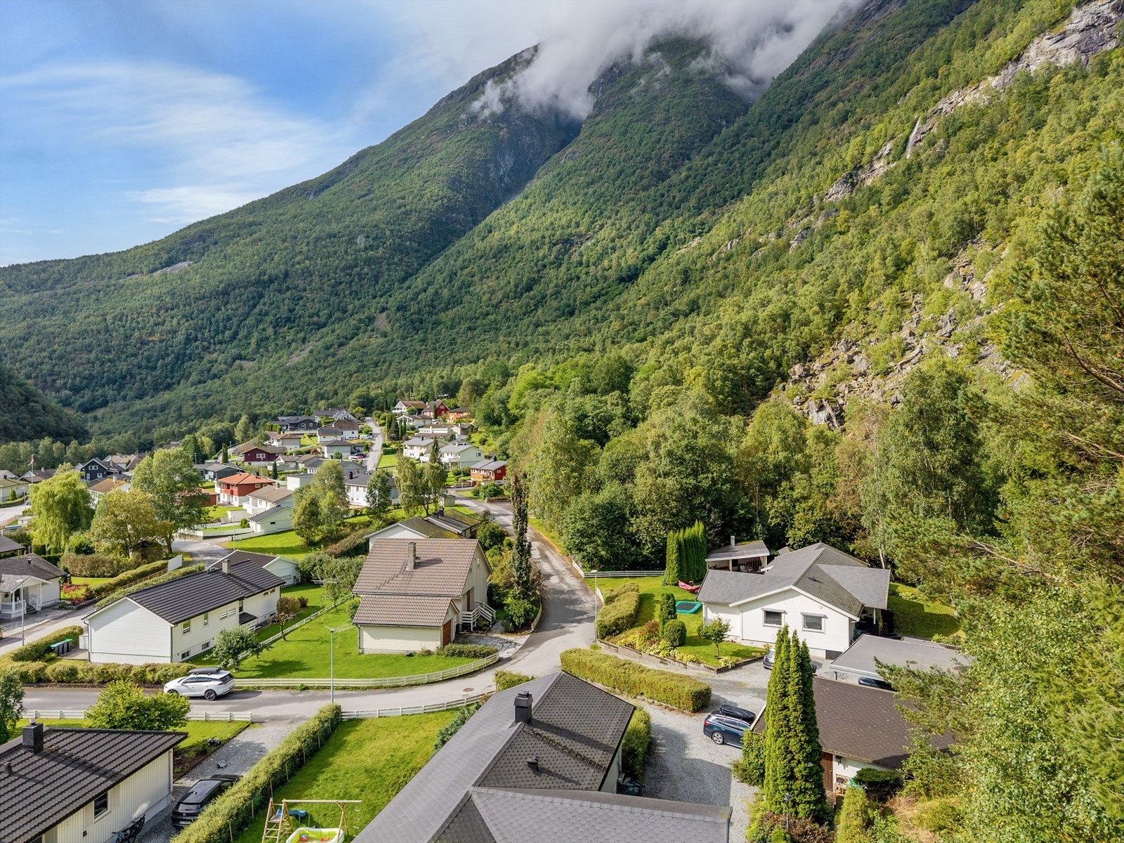 Her bur ein i eit trygt, barnevennleg og skjerma bustadområde med lite trafikk. Galleribilde