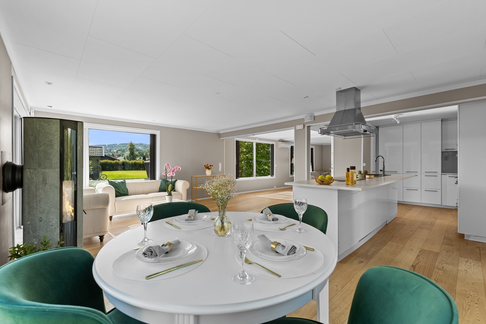 Oppholdssonen er svært romslig og gir plass til både familie og venner! Galleribilde