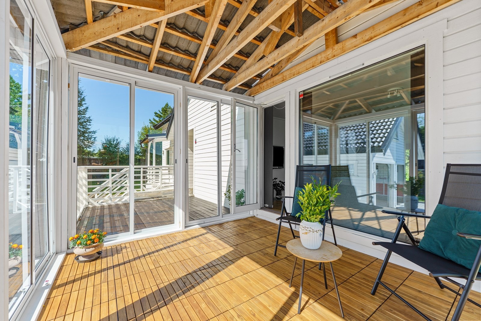 Innglasset veranda - Koselig og lun uteplass. Galleribilde