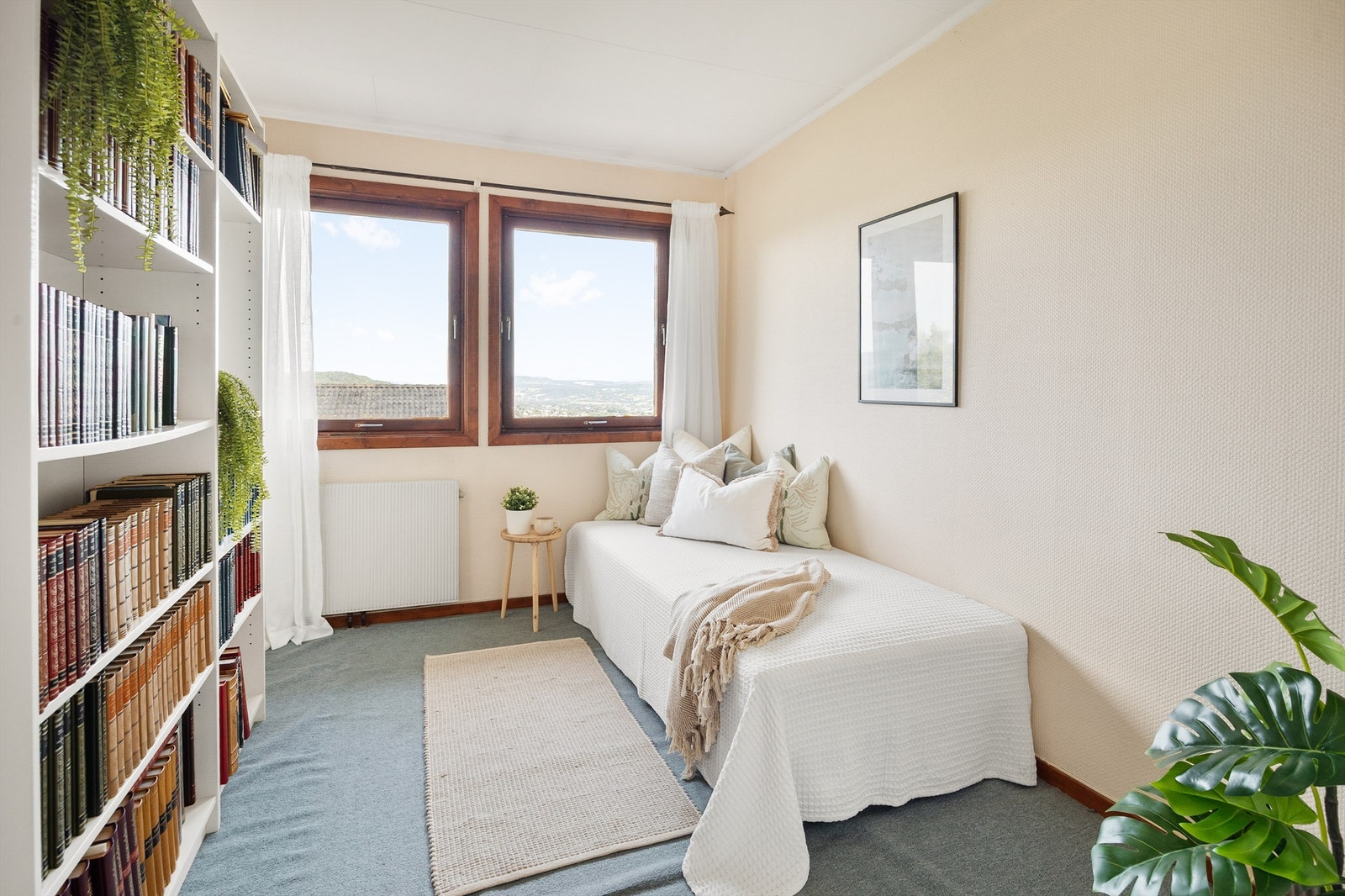 Soverom 4 er lyst og har god plass til seng, skrivebord og klesskap. Galleribilde