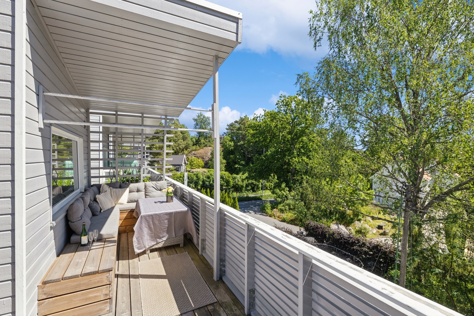 Fra flott, solrik terrasse i 3. etg. med fint utsyn Galleribilde