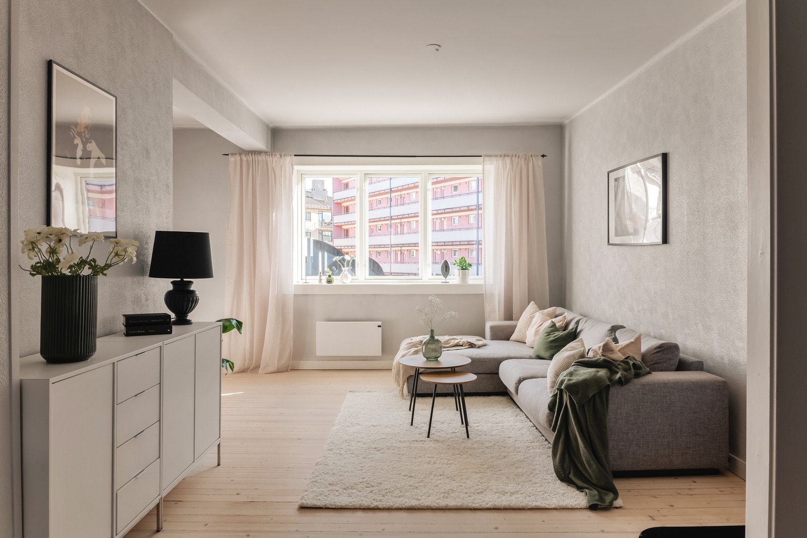 Tilbaketrukket og fredelig til på Rodeløkka, omkranset av grønne og idylliske omgivelser. Galleribilde