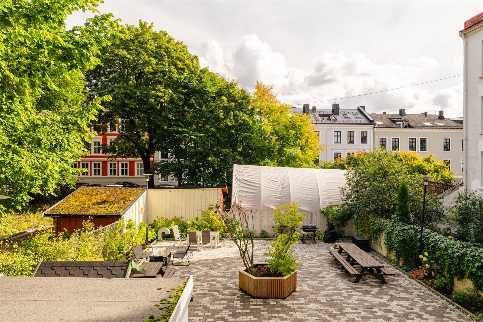 Borettslaget har et hyggelig og opparbeidet gårdsrom. Galleribilde