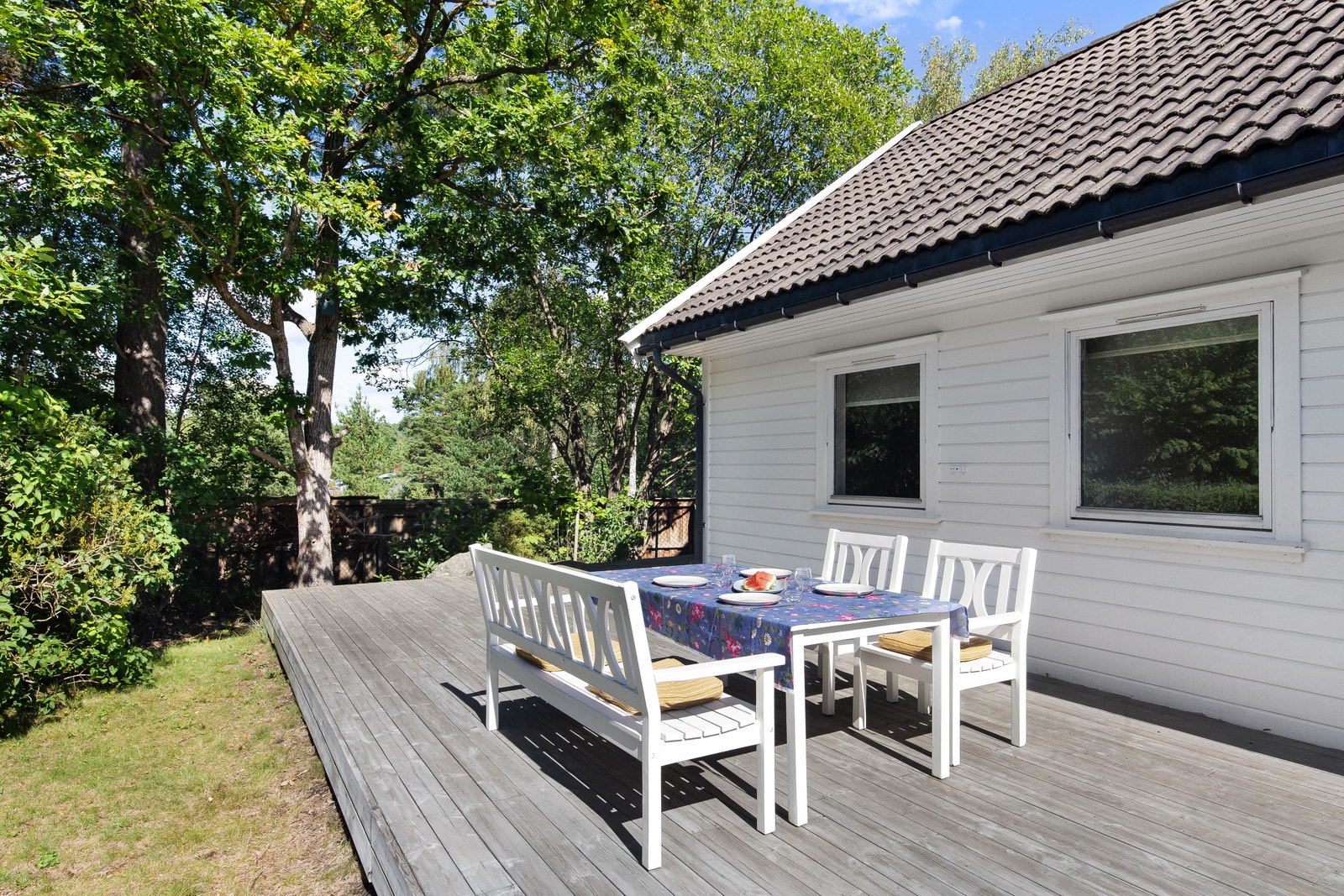 Solrik og usjenert terrasse Galleribilde
