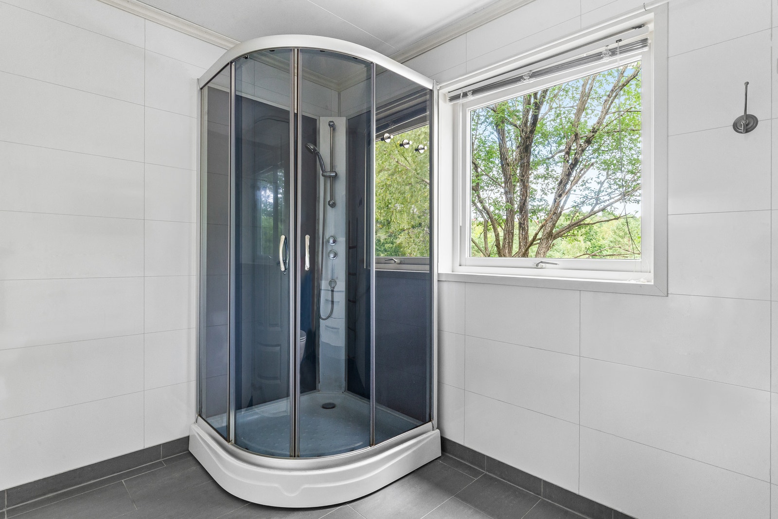 Lekkert bad i 1.Etasje Galleribilde