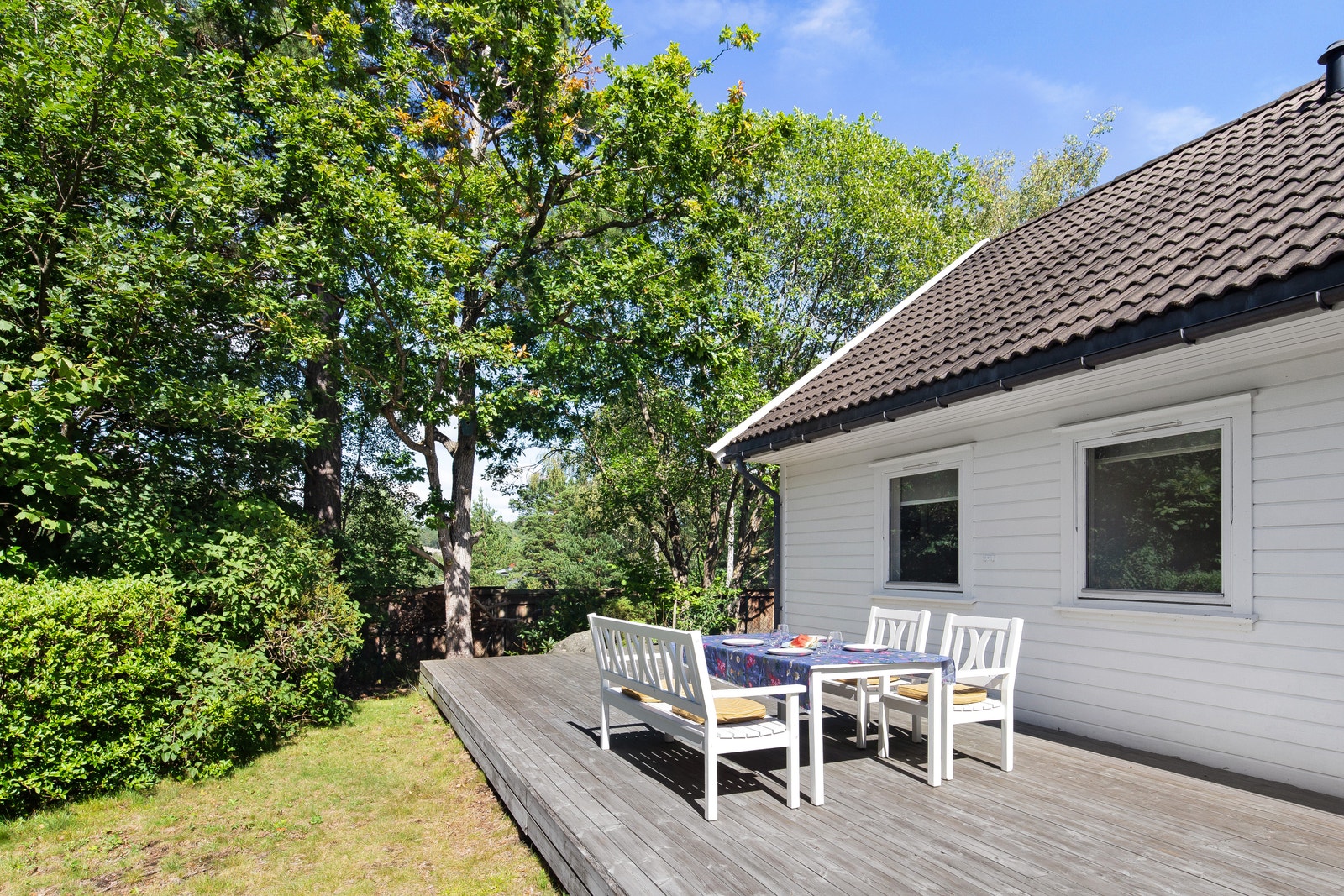 Solrik og usjenert terrasse Galleribilde