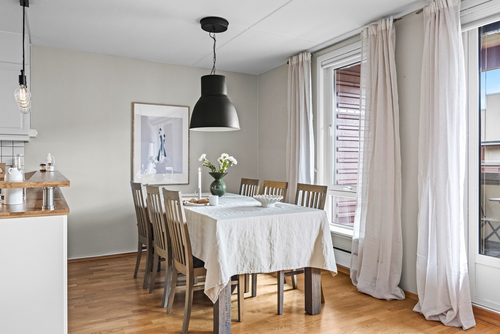 God plass til spisestue. Galleribilde