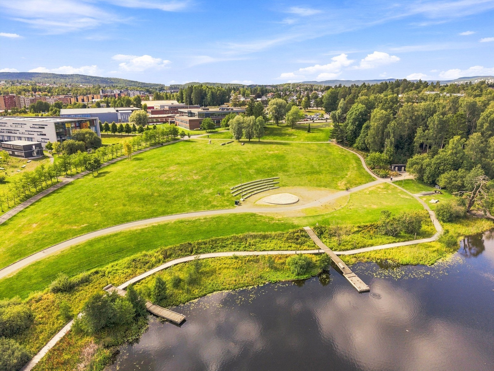 Rådhusparken og langvannet er et fint mål for familien. Galleribilde