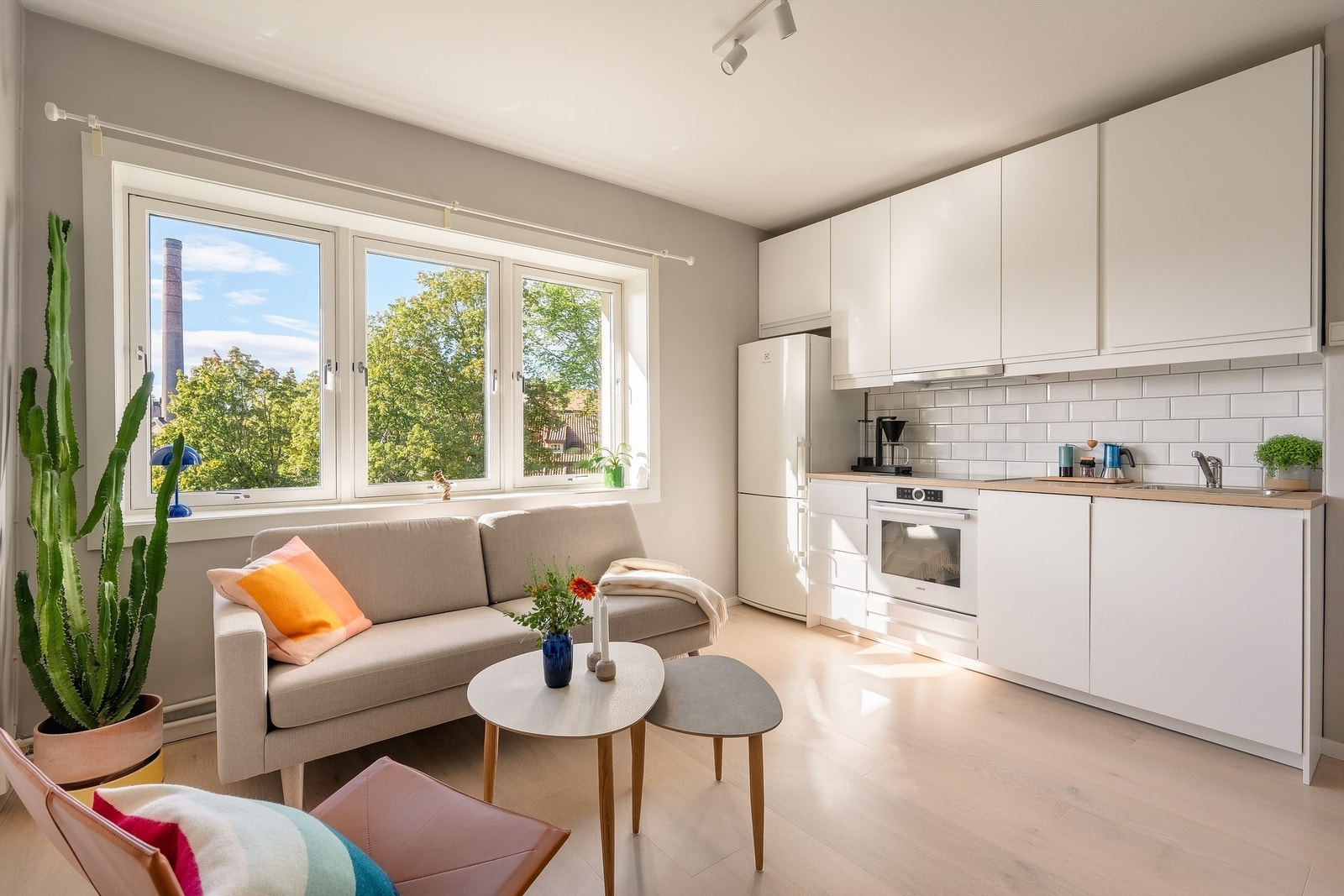 Sindre Nyhus v/ Krogsveen Løren presenterer denne sjarmerende 2-roms leiligheten på første rekke langs Akerselva! Galleribilde