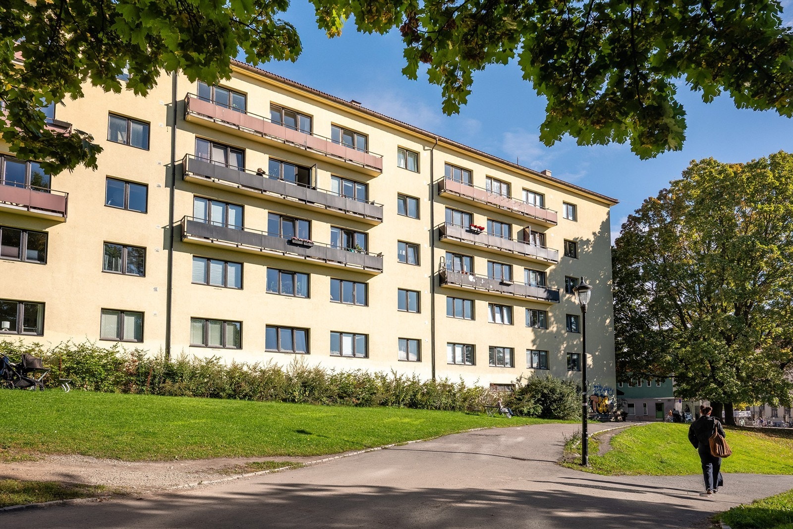 Her bor du både fredelig og sentralt i grønne omgivelser langs Akerselva Galleribilde