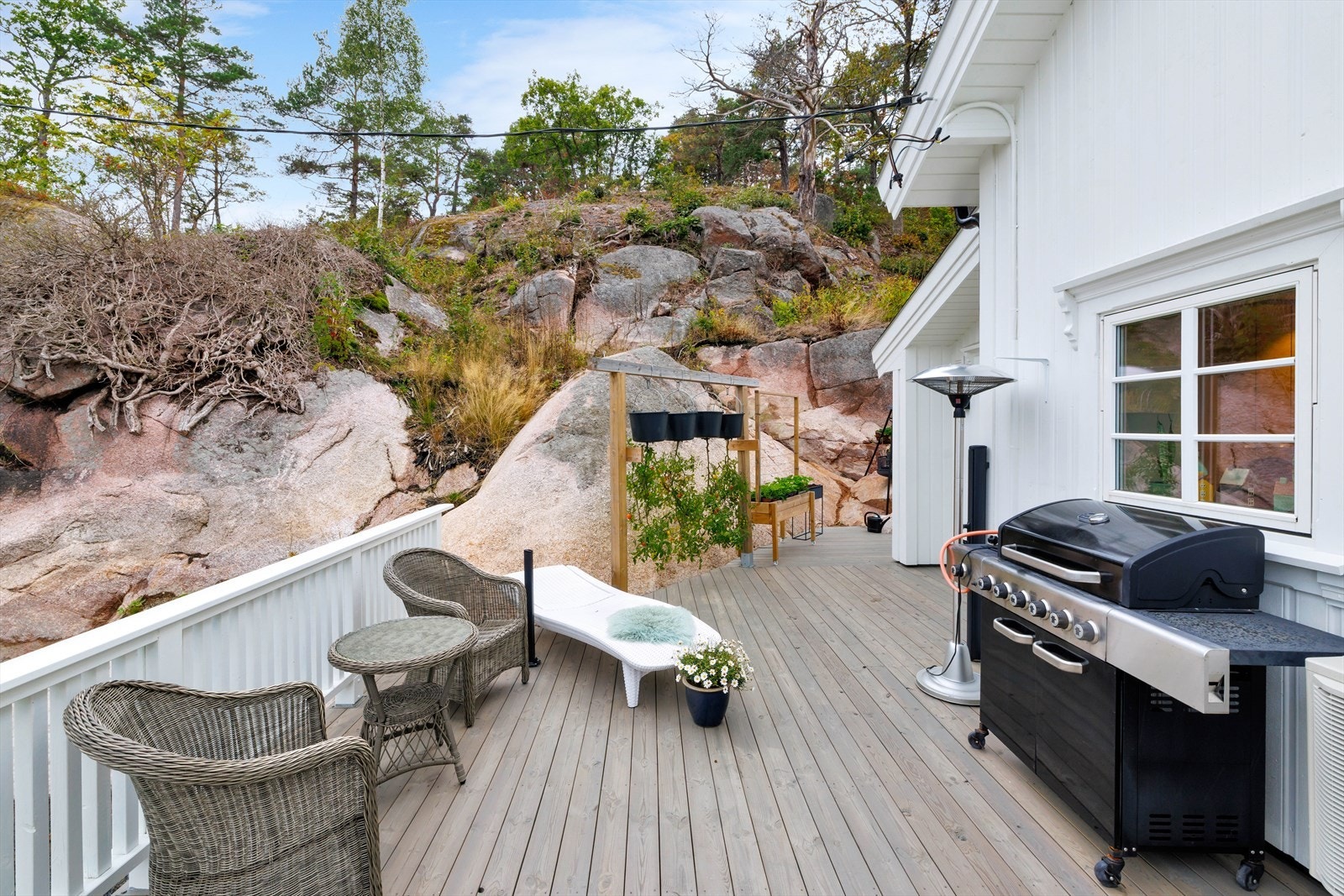 Her er det fint å ta med måltidene ut på fine sommerdager. Galleribilde