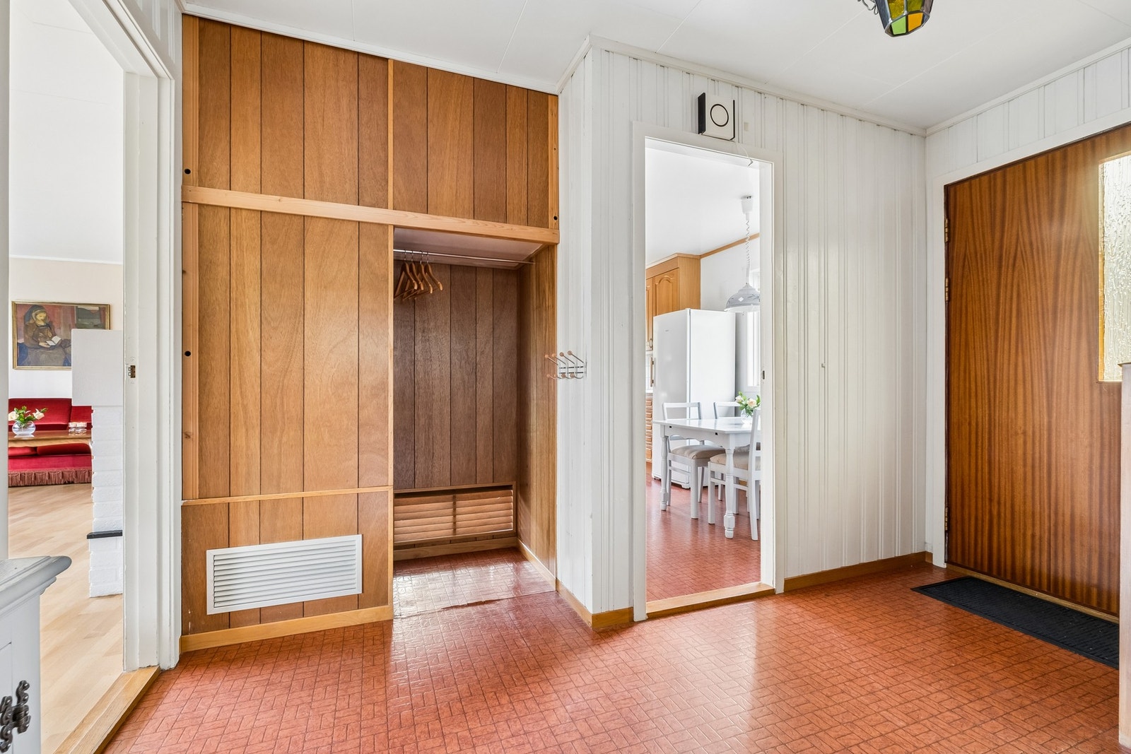 Gangen har god plass til yttertøy og oppbevaring. Galleribilde