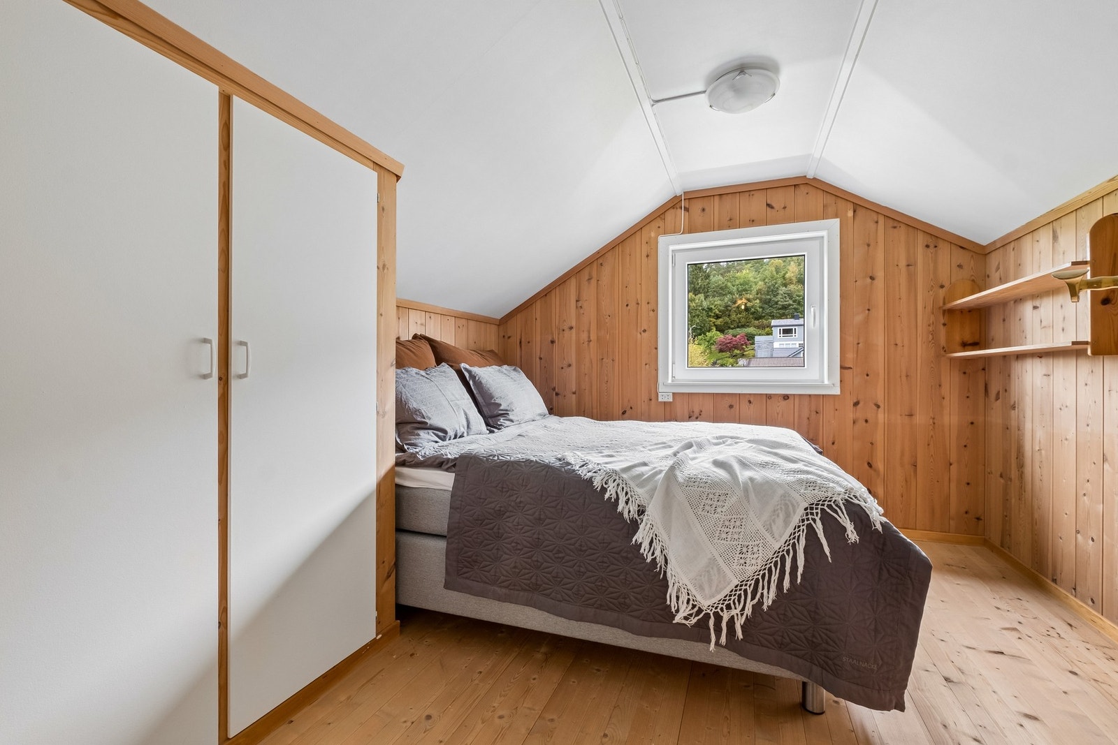 Godt med oppbevaringsmuligheter knyttet til rommene. Galleribilde