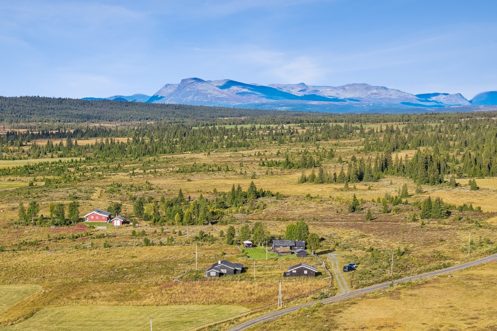 Her kan du nyte stillheten, utsikten og nærheten til naturen akkurat slik fjellivet er ment å være. Velkommen på visning! Galleribilde