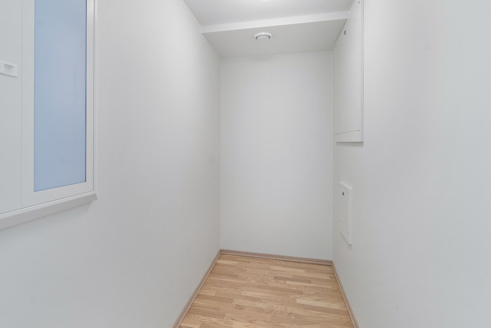 Innvendig bod/teknisk rom for oppbevaring. Galleribilde