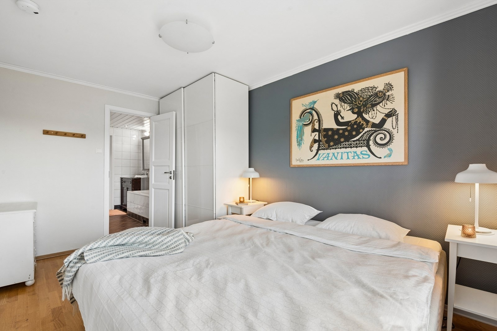 Hovedsoverommet har direkte inngang til hovedbadet Galleribilde