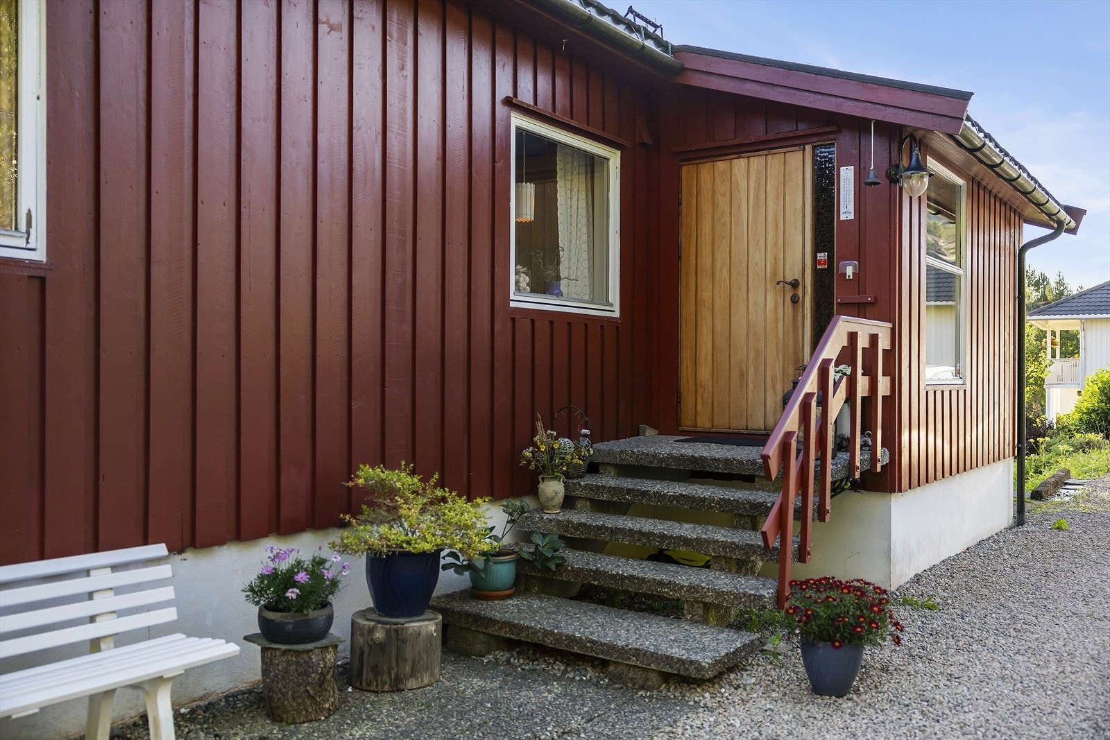 Påbygd inngangsparti. Velkommen inn. Galleribilde