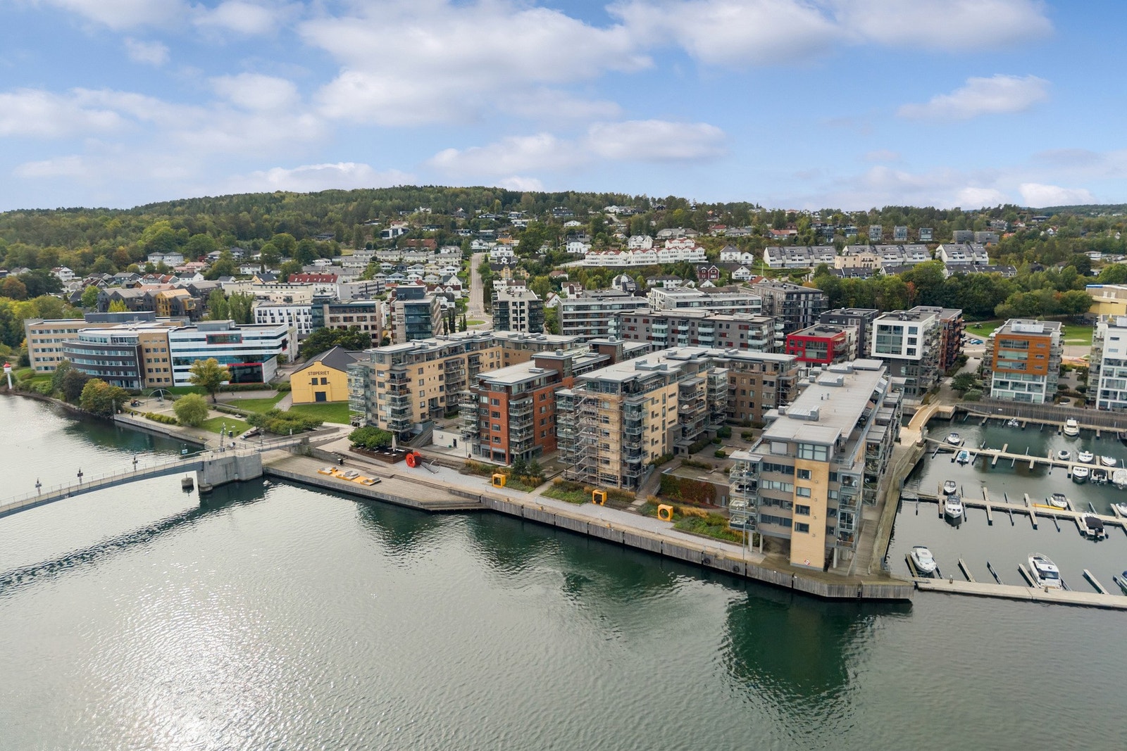 Kaldnes Brygge er en idyllisk, liten perle, nær både bykjernen og den vakre skjærgården. Galleribilde