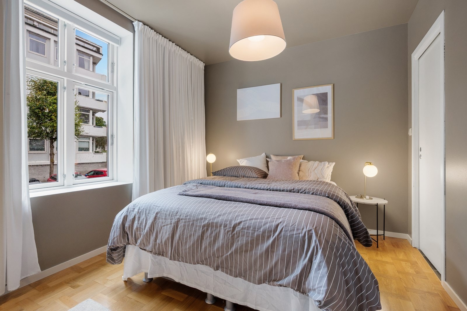 Hovedsoverommet er målt til ca. 12,1 m². Galleribilde