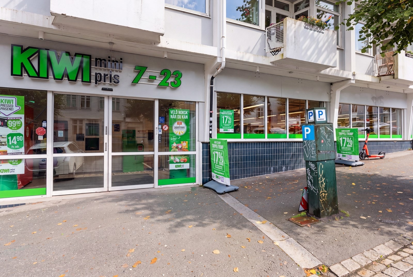 Dagligvarehandelen er enkel med flere butikkalternativer i nabolaget; KIWI Strømgaten er rett over gaten, Rema 1000 Lars Hilles gate, og Bunnpris Nygård (søndagsåpen!). Galleribilde