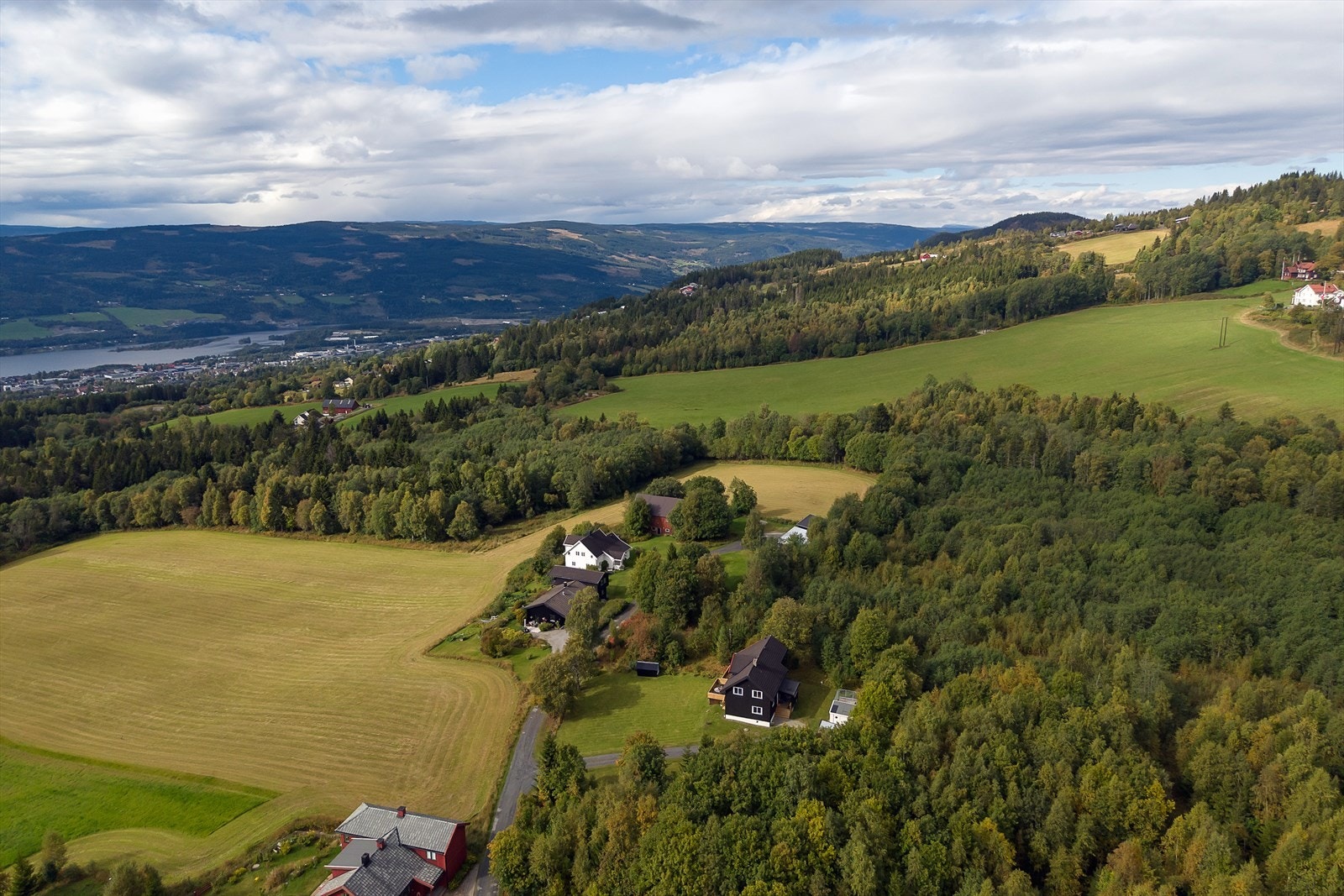 Landlige og idylliske omgivelser med store friluftsarealer like utenfor døren. Galleribilde