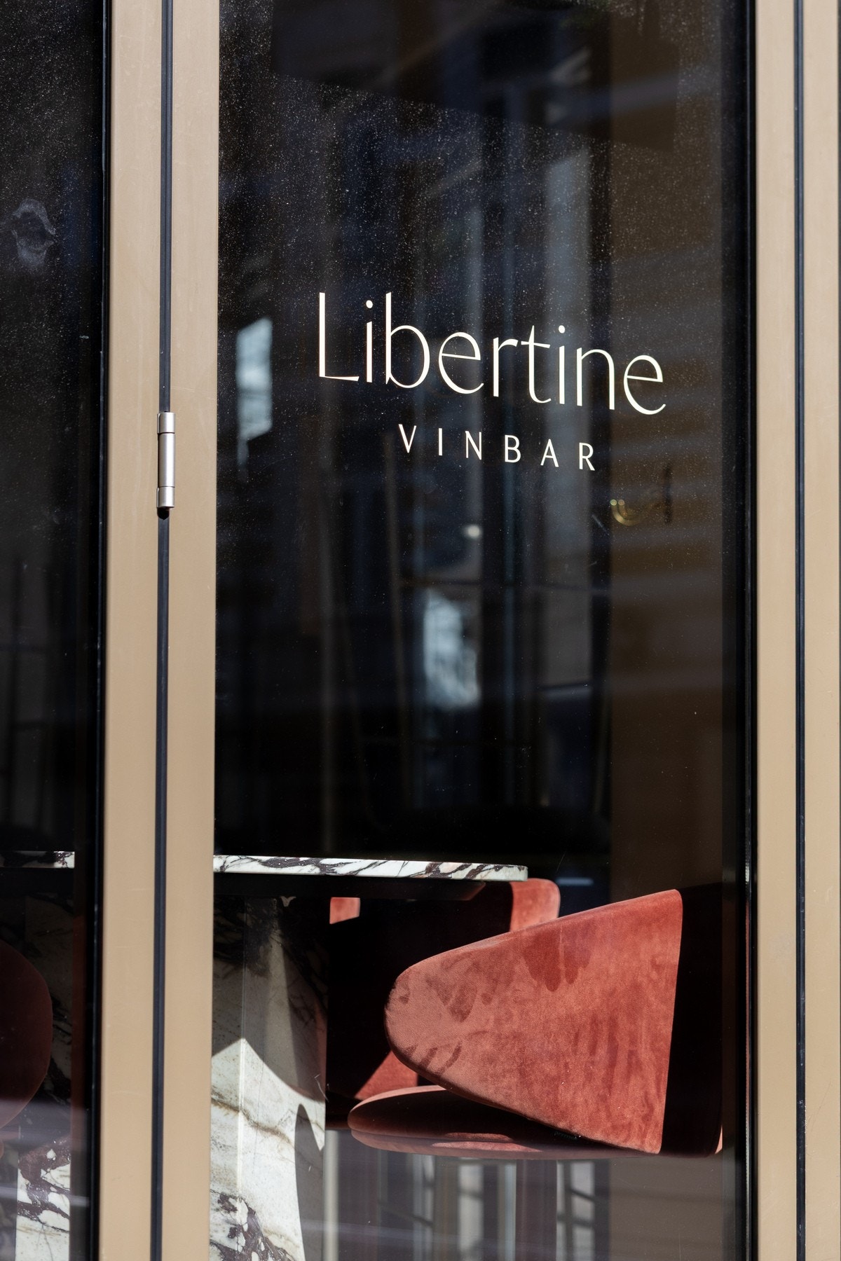 Libertine samt BA3, F6 og Fru Burums Galleribilde