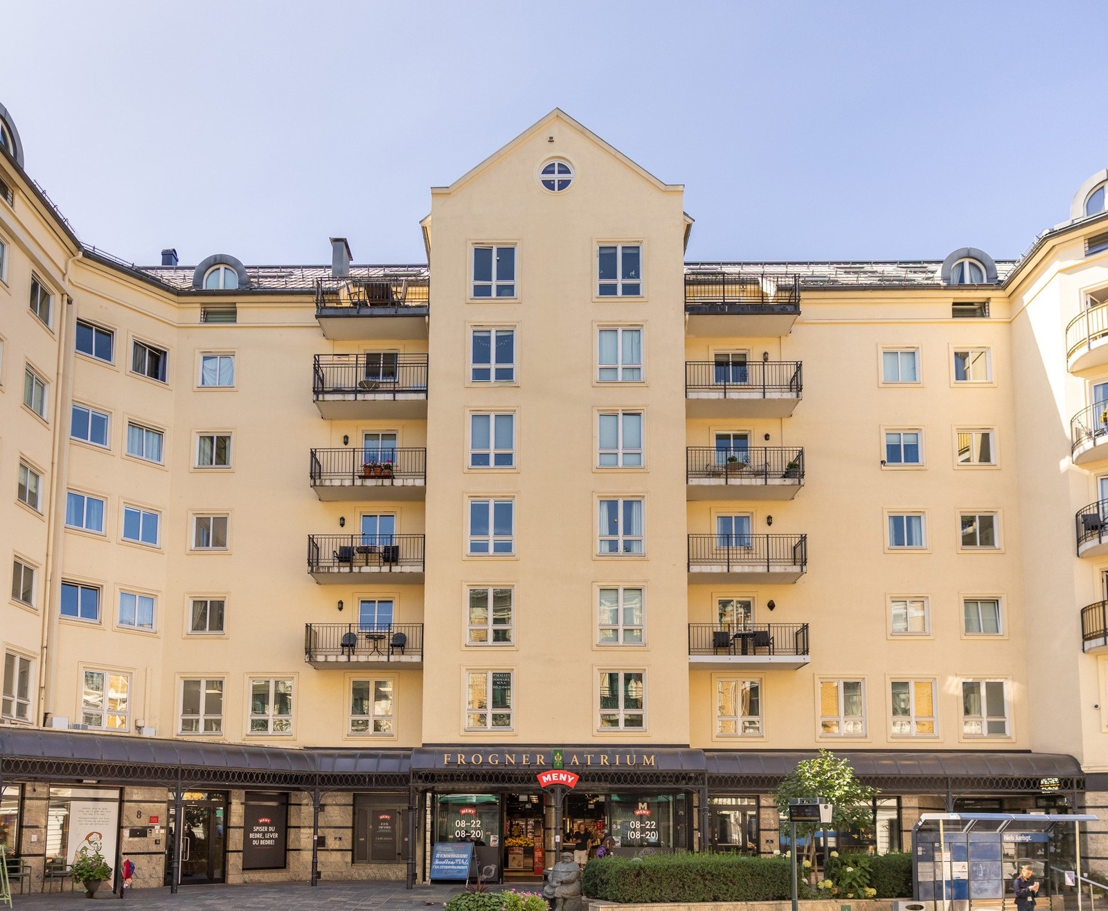 Frogner Atrium med blant annet Meny Galleribilde