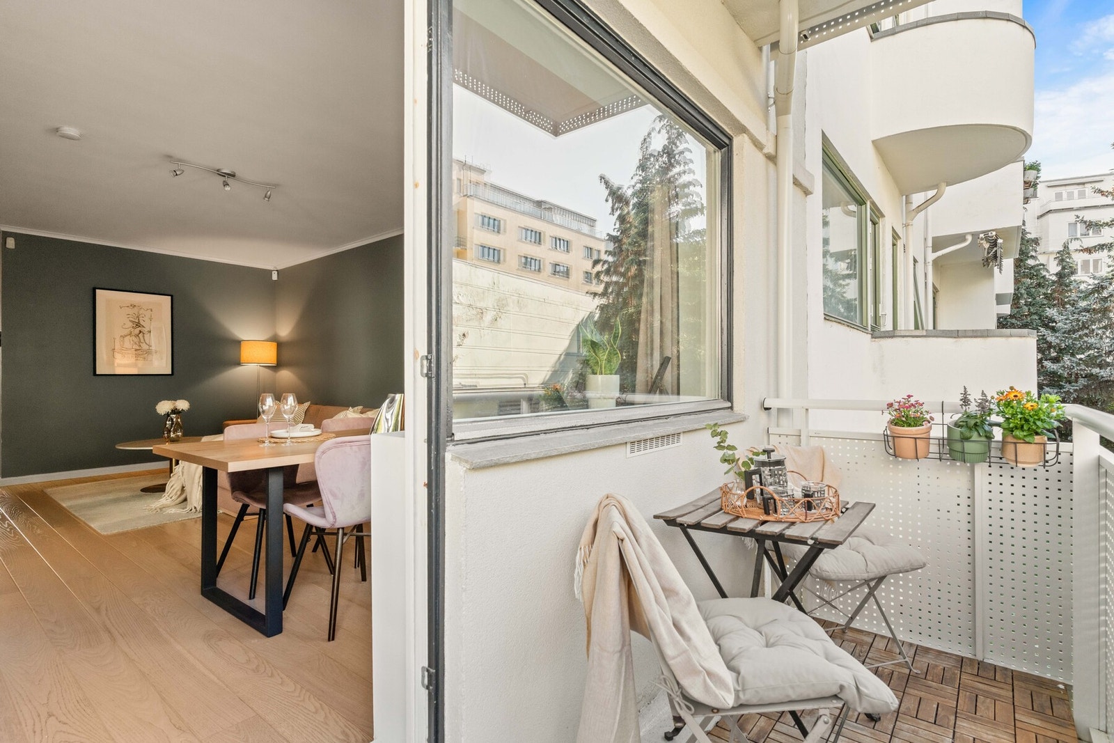 Utgang fra spisestue/stue til balkongen på ca. 3 kvm Galleribilde