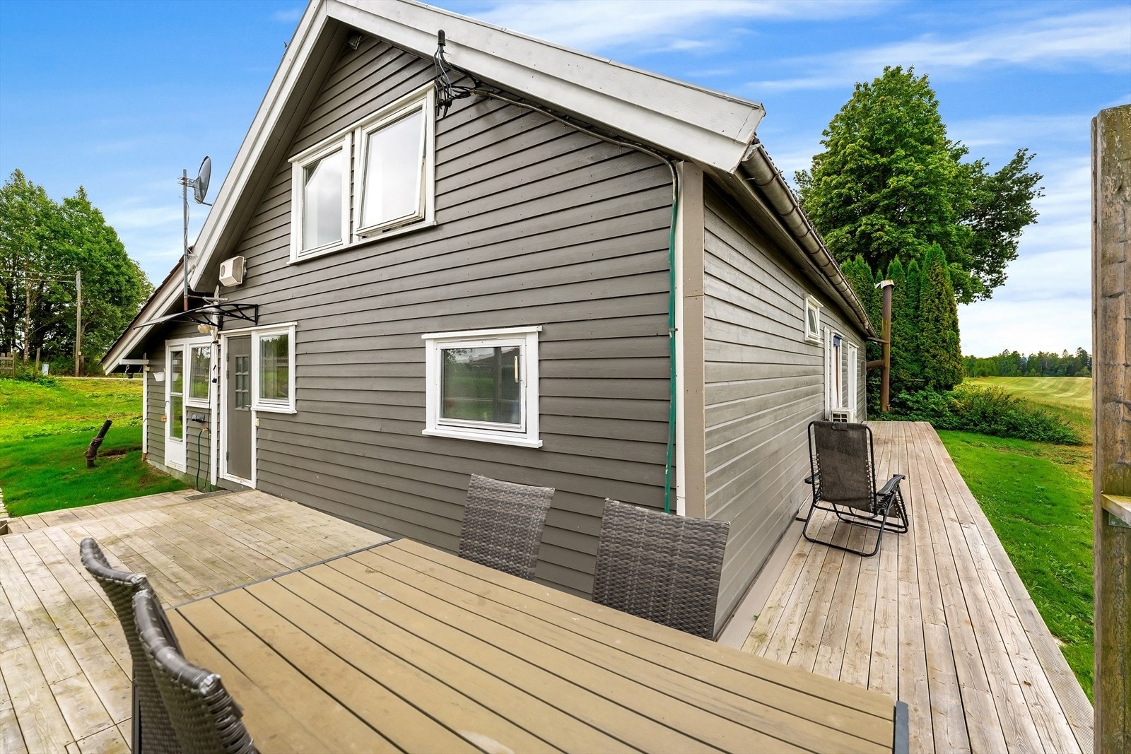 Vinkelterrasse på ca. 49 kvm med gode solforhold og lite innsyn. Galleribilde