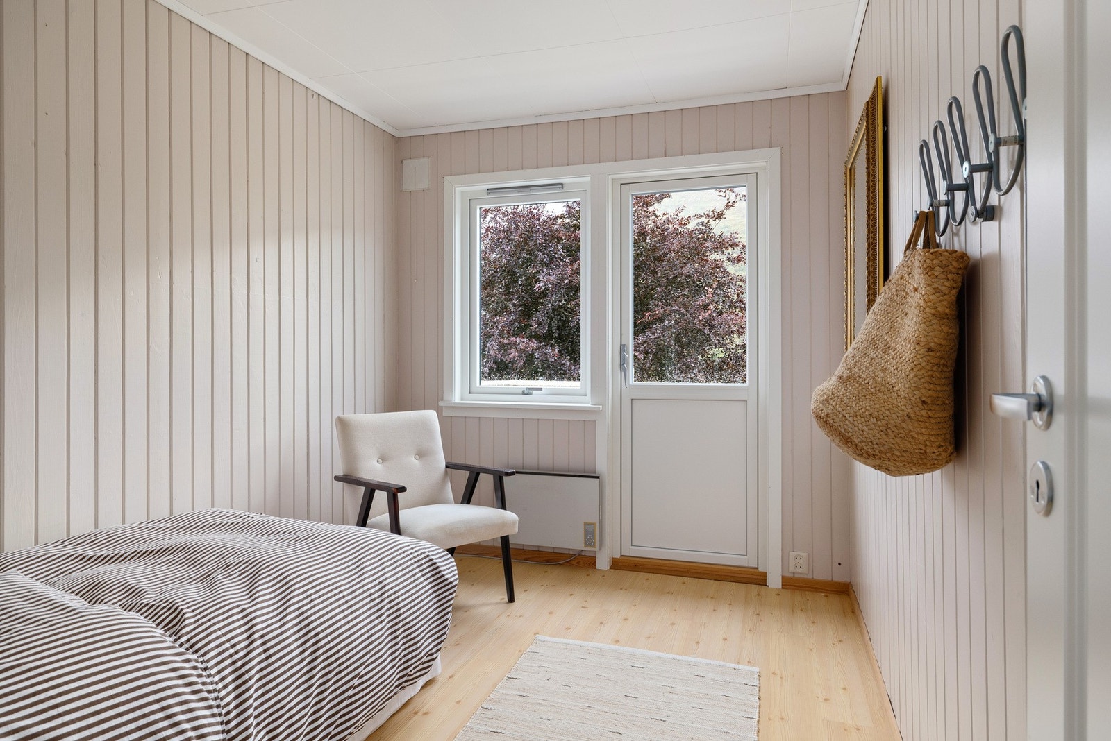 Soverom 3 med egen utgang til balkong. Galleribilde