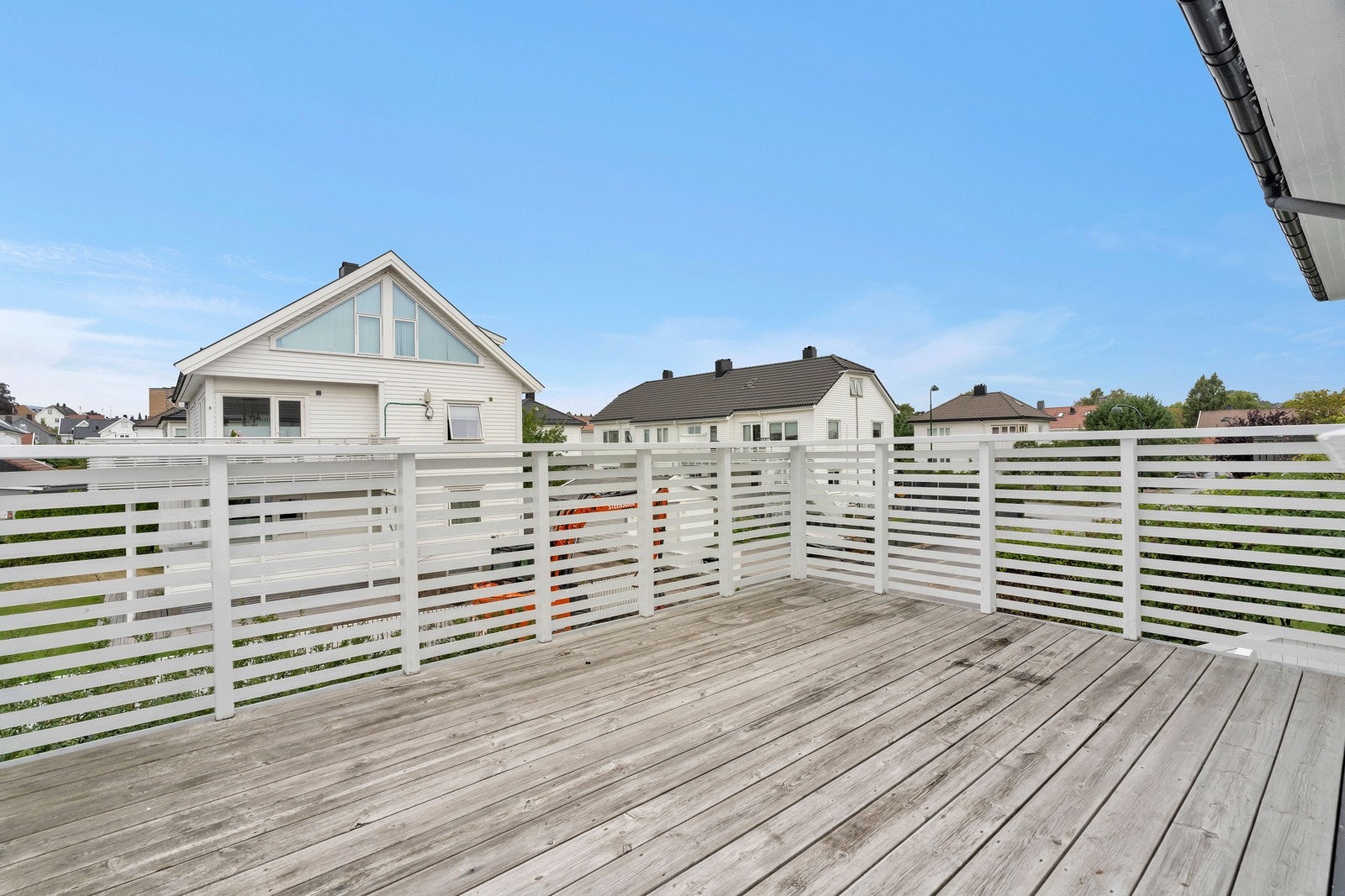 Store, solrike verandaareal i 2.etg. Galleribilde
