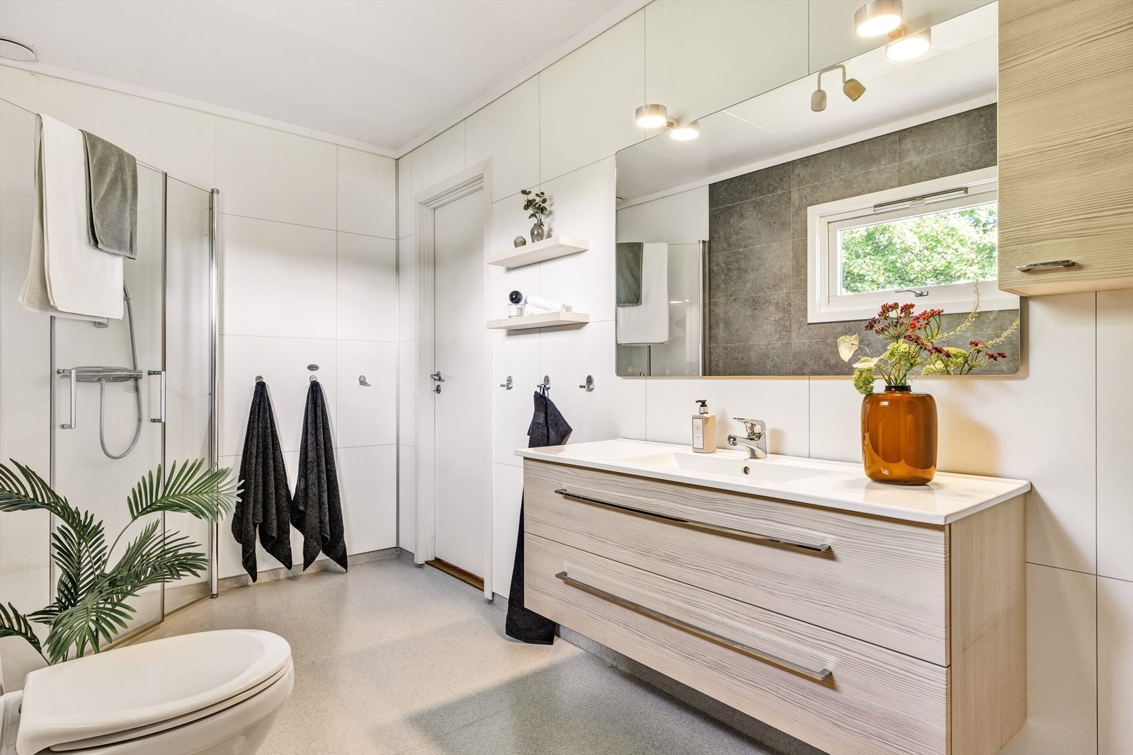 Badet i 1. etasje er renovert i 2017 og holder en god standard. Galleribilde
